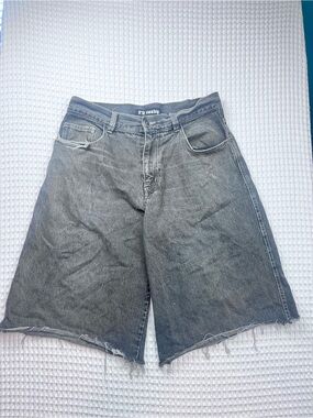 Y2 Randy Gray Denim Jorts Skull Pocket Raw Hem Baggy Shorts Size 32